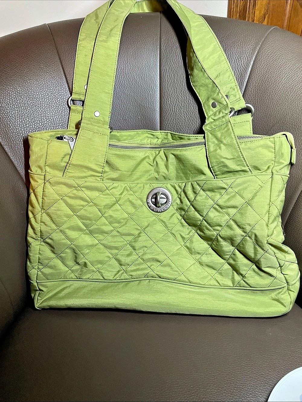 Baggallini Large Quilted Tote Bag with matching wallet in Green